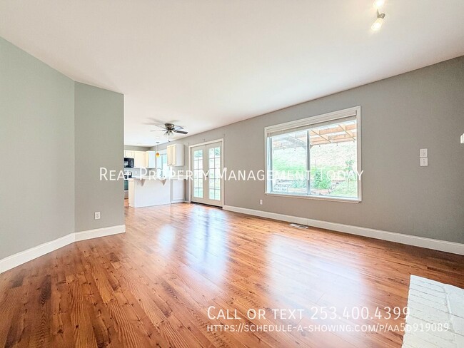 Building Photo - 4914 Norpoint Way NE