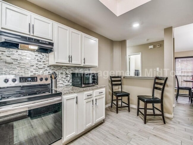 Building Photo - Stylishly Updated 3-Bedroom Home with Modern Touches & Prime Location!