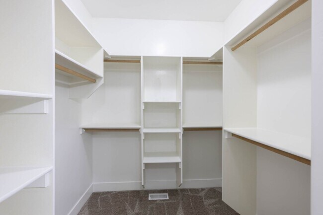 Building Photo - $300 off first month for February & March move-ins! - BEAUTIFUL 3 BED 2.5 BATH TOWNHOME IN SUGAR ...