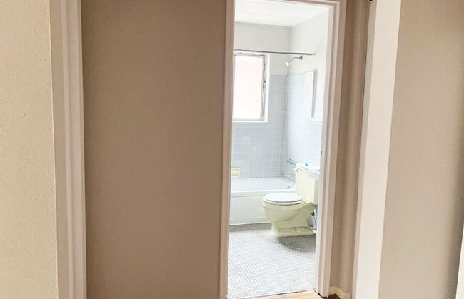 Building Photo - 539 Lowell Ave