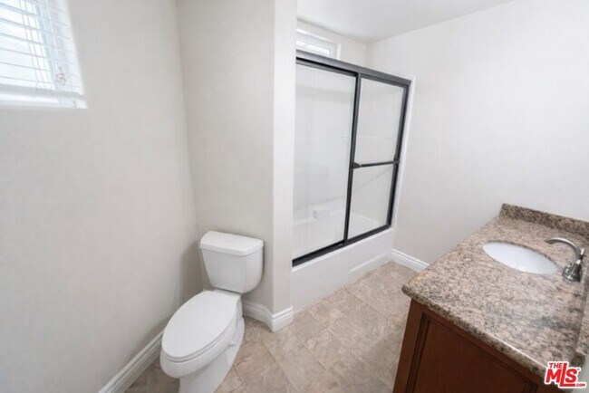 Building Photo - 1101 East Ave