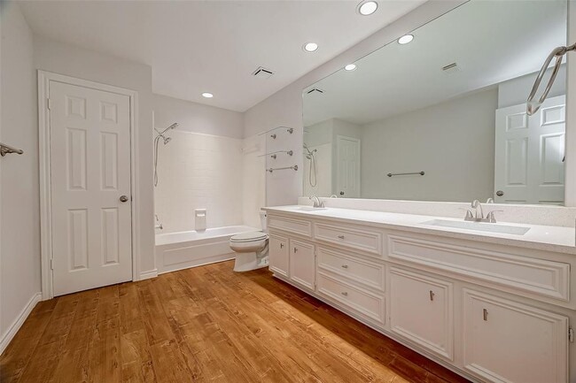 Building Photo - 2112 Limrick Dr