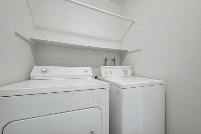 Building Photo - Beautiful 3 Bedroom Home with Large Grass Yard