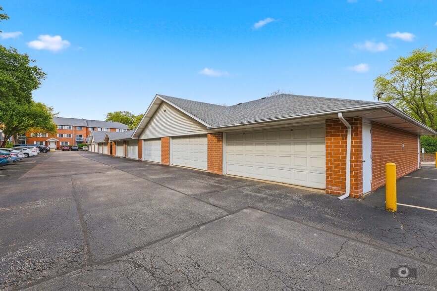 Building Photo - 1344 S Lorraine Rd
