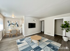 Building Photo - 4414 N Chestnut St