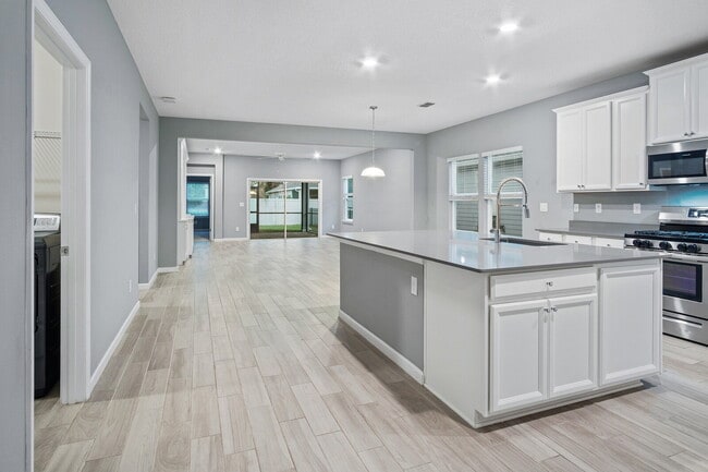 Building Photo - 4 Bedroom Home with Office in Windward Ran...
