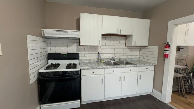 Building Photo - 109 E Stewart Rd