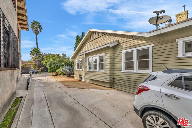 Building Photo - 2014 5th Ave