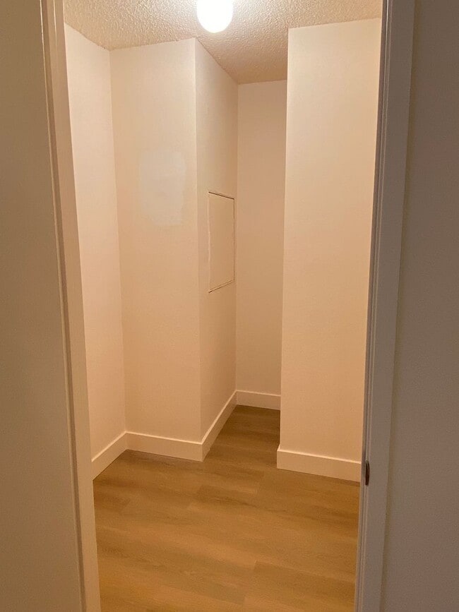Building Photo - Irvine: 2-story townhome with attached 2 c...