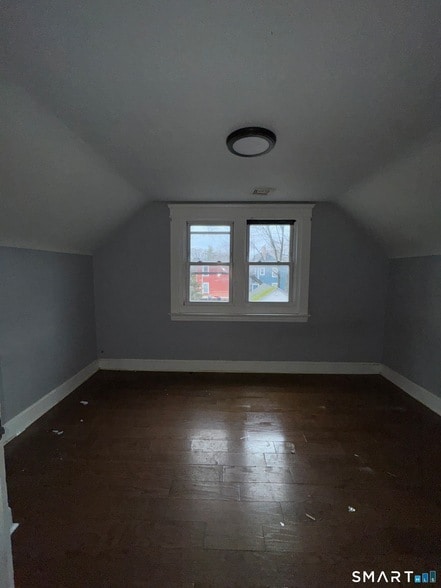 Building Photo - 154 Frank St