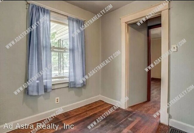 Building Photo - Awesome Location in Waldo-Available NOW!!