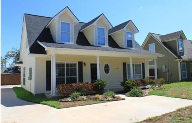 Primary Photo - 3707 Holick Ln