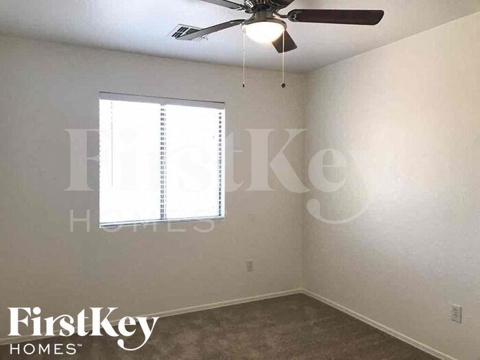 Building Photo - 9032 E Pampa Ave