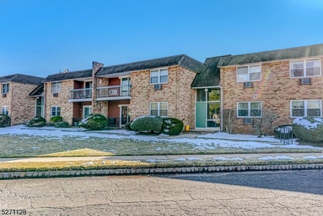 Building Photo - 798 Eves Dr