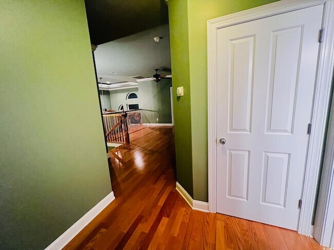 Building Photo - 584 Summerhill Dr