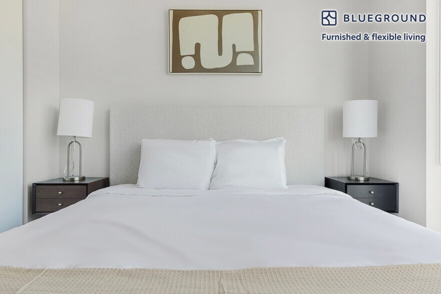 Building Photo - 730 W Couch Pl