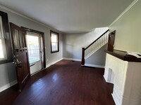 Building Photo - North Side - 3 BR Single Family Home, Fenc...