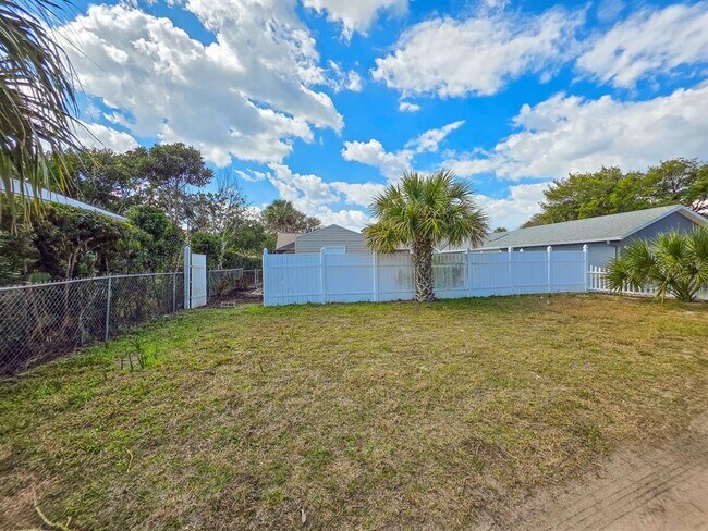 Building Photo - 2135 S Flagler Ave