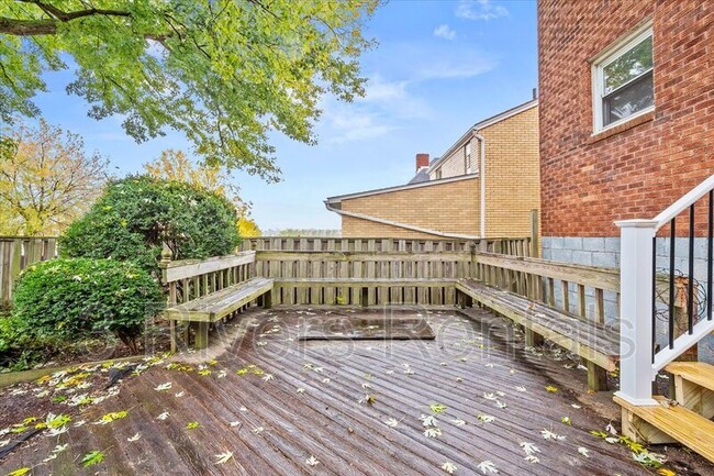 Building Photo - 1419 Dagmar Ave