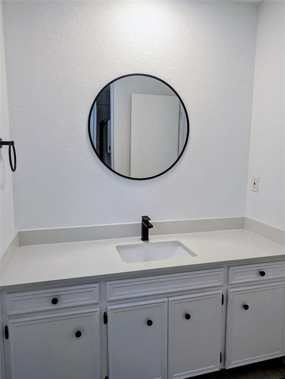 Building Photo - 905 E 51st St