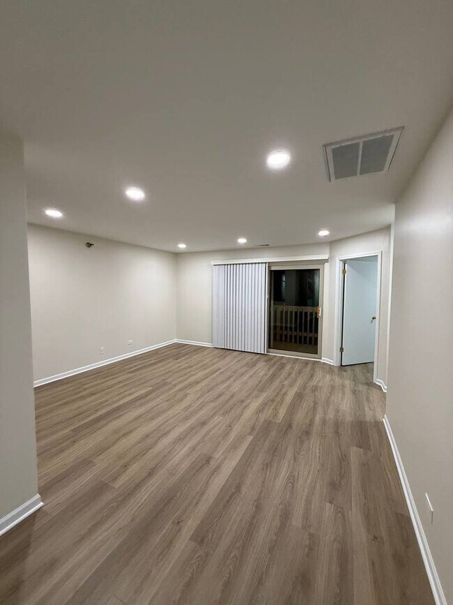 Building Photo - 209 Glengarry Dr