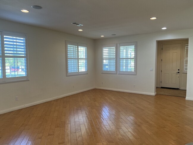 Building Photo - 5210 Village Green Ln