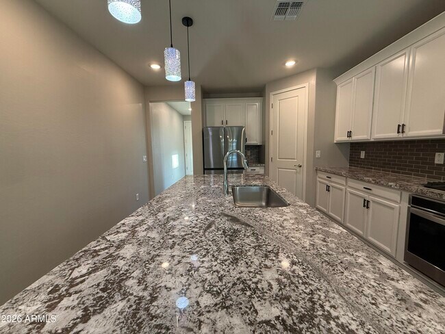 Building Photo - 9458 Thatcher Ave