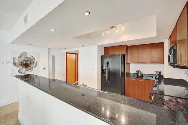 Building Photo - 16699 Collins Ave