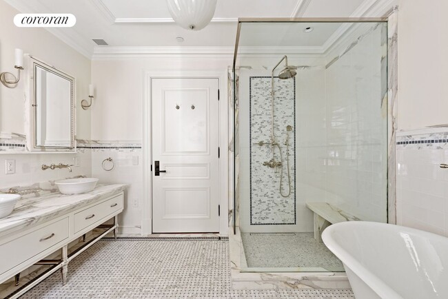 Building Photo - 4 E 64th St