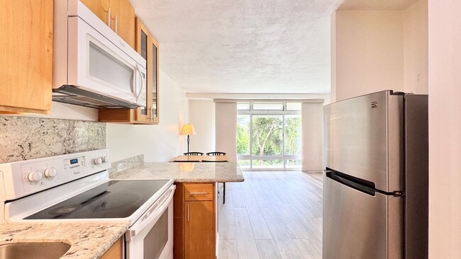 Building Photo - Queen Emma Gardens – Prince Tower | Studio | 1 Bath | 1 Assigned Parking