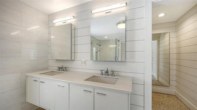 Building Photo - 7665 Sanderling Rd