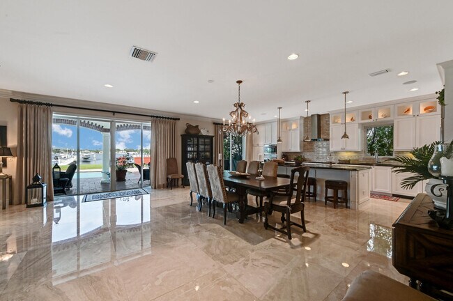 Building Photo - 825 Marbella Ln