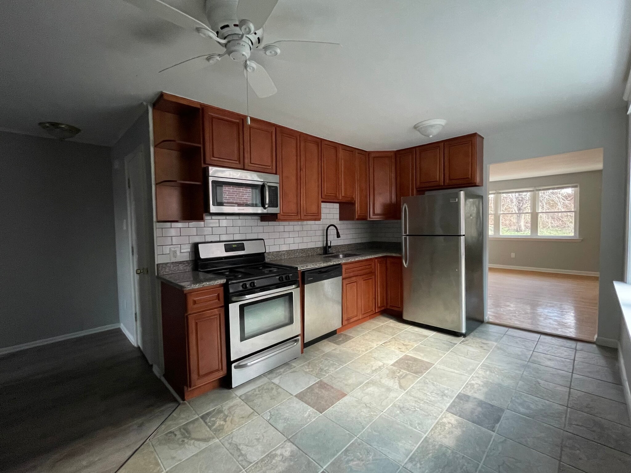 Building Photo - 614 Borbeck Ave