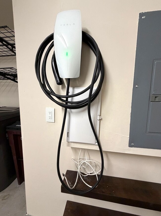 Building Photo - NEW CONSTRUCTION HUGE 1800sf 3BR/3BA 2GR Caballo Hills Townhome Western Views AVAIL NOW