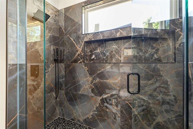 Building Photo - 977 Fleetwood Cir SW