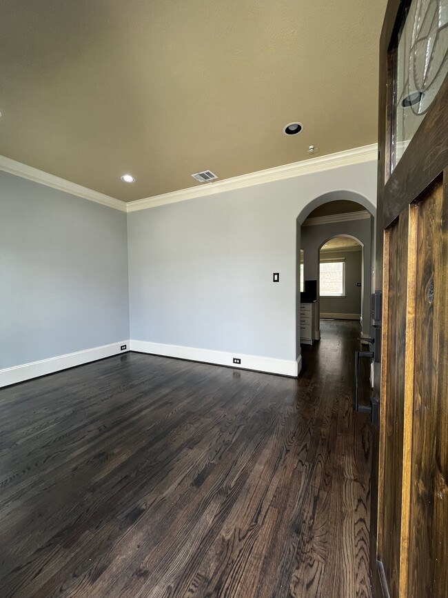 Building Photo - 1773 Aden Dr