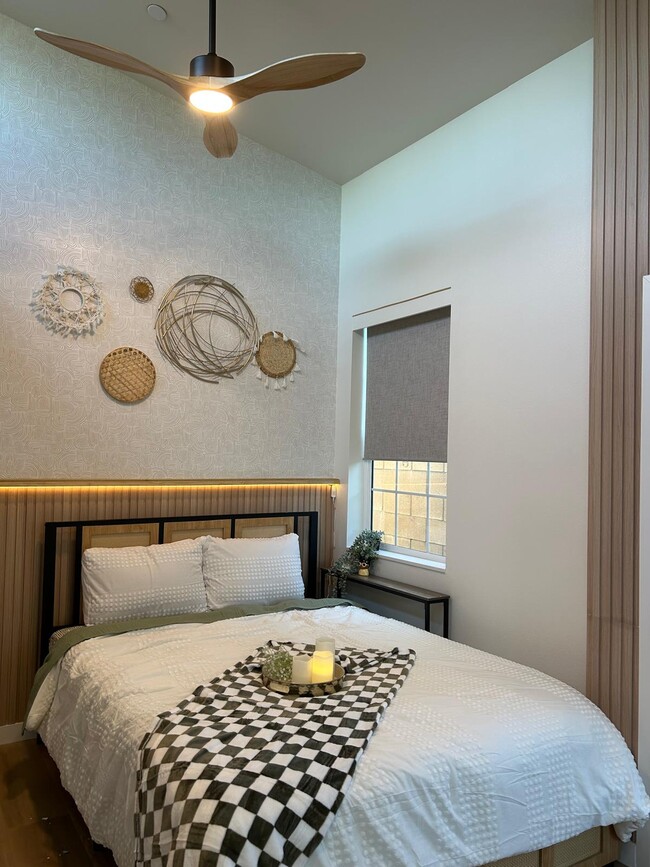 Building Photo - 4725 S Mae Wy