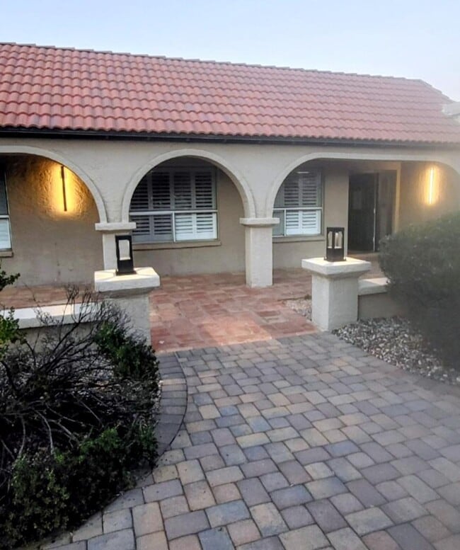 Building Photo - 5240 E Cholla St