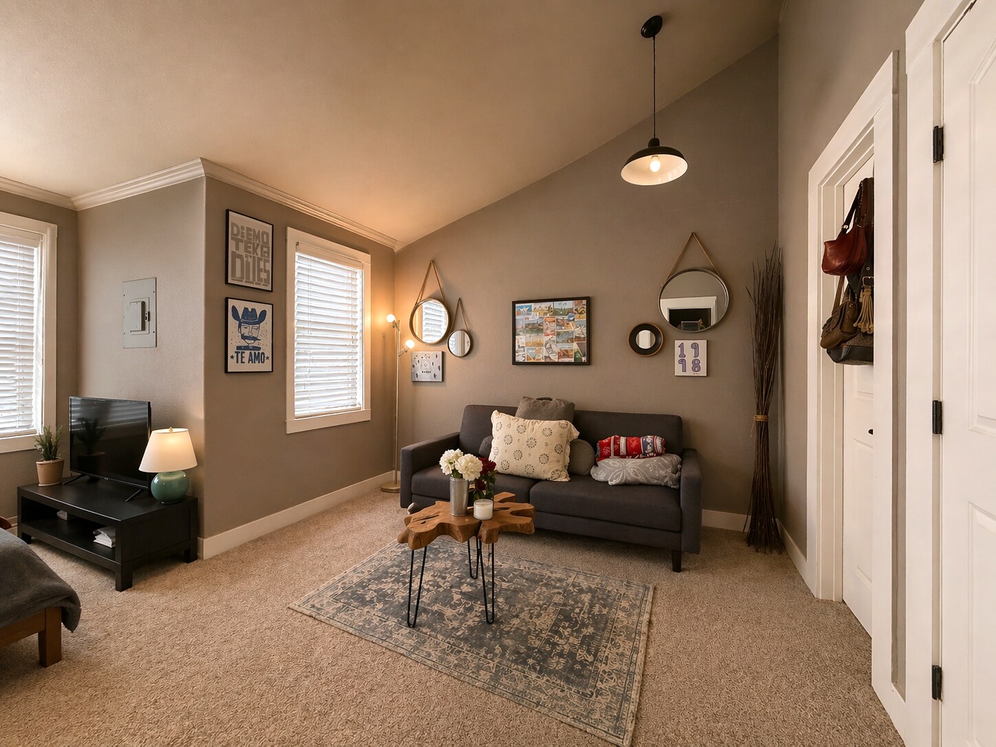 Building Photo - 326 Queen Anne Ct