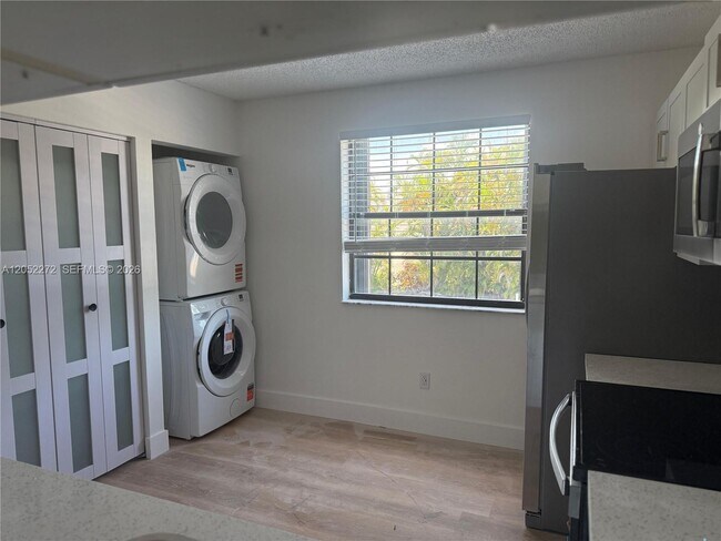 Building Photo - 3553 Magellan Cir