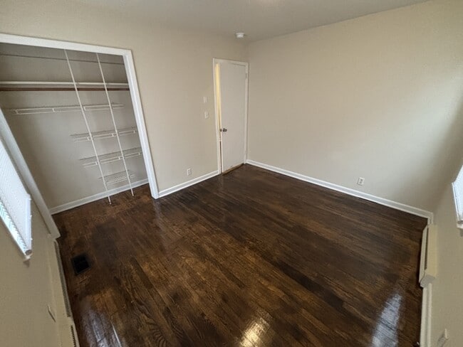 Building Photo - 280 E Main St