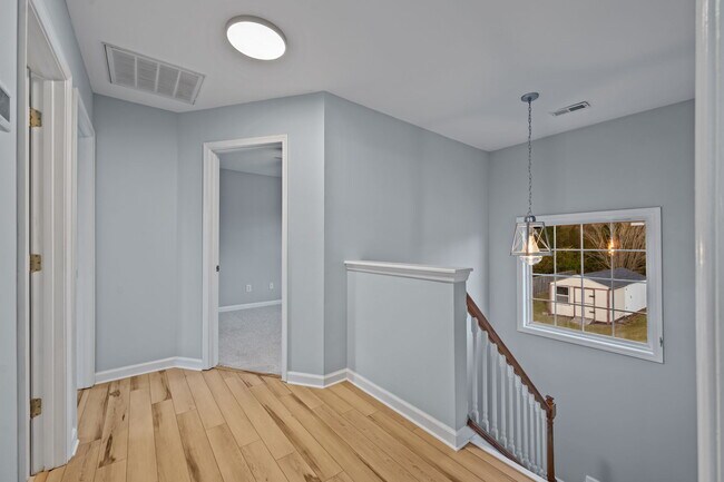 Building Photo - 200 Bridlewood Dr