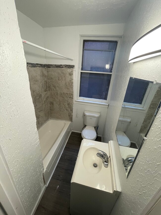 2141 W Clifton Ave 2141 W Clifton Ave Cincinnati OH 45219 Apartment