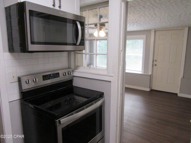 Building Photo - 1114 Fairland Ave