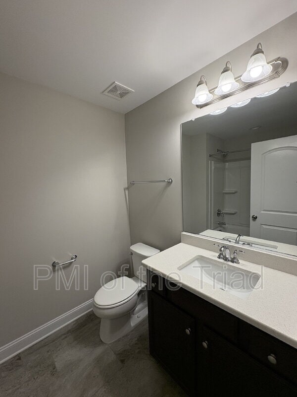 Building Photo - 1103 Chariot Square