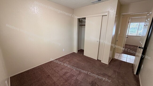 Building Photo - 4 bed/2 Bath - Available now