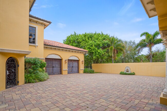 Building Photo - 1363 Oceanview Dr
