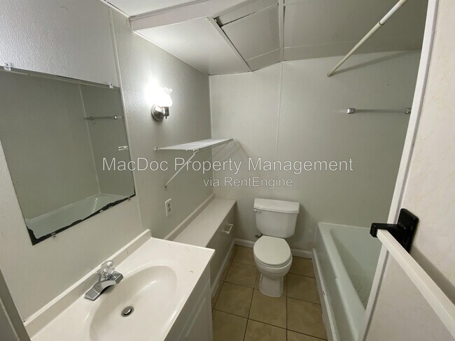 Building Photo - 130 Janney Ct