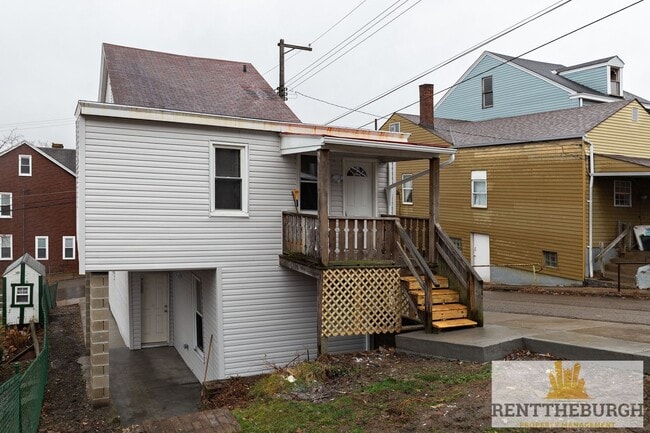 Building Photo - Updated 4BR 2 Full Bath House with Parking!