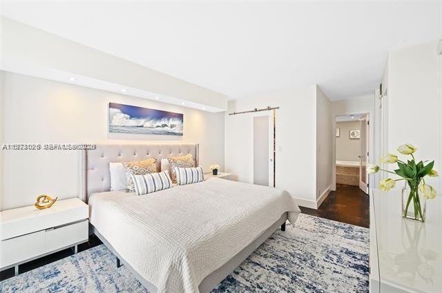 Building Photo - 100 Bayview Dr